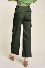 Load image into Gallery viewer, Davi & Dani Flap Pocket Mid Rise Cargo Pants