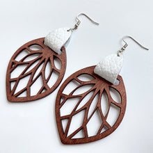 Load image into Gallery viewer, Leaf Drop Earrings