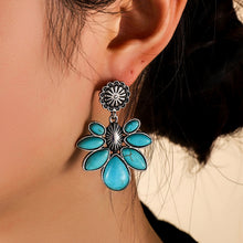 Load image into Gallery viewer, Artificial Turquoise Flower Earrings