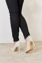 Load image into Gallery viewer, Melody 4" Closed Toe Heels