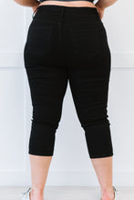 Load image into Gallery viewer, YMI Jeanswear Laura Petite Full Size Double-Button Denim Capris