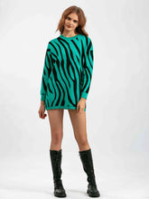 Load image into Gallery viewer, Contrast Round Neck Drop Shoulder Sweater