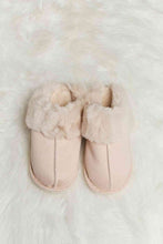 Load image into Gallery viewer, Melody Fluffy Indoor Slippers