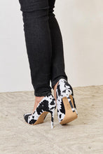 Load image into Gallery viewer, Melody 4" Closed Toe Heels