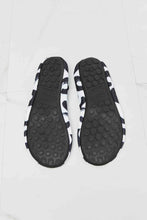 Load image into Gallery viewer, MMshoes On The Shore Water Shoes in White