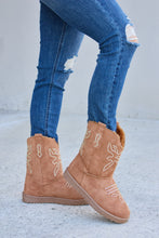 Load image into Gallery viewer, Forever Link Rhinestone Furry Flat Boots