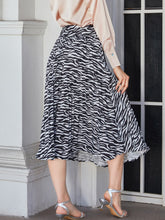 Load image into Gallery viewer, Animal Print Pleated Midi Skirt