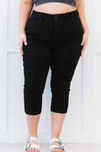 Load image into Gallery viewer, YMI Jeanswear Laura Petite Full Size Double-Button Denim Capris