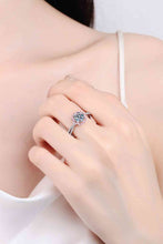 Load image into Gallery viewer, 1 Carat Moissanite Flower-Shaped Crisscross Ring