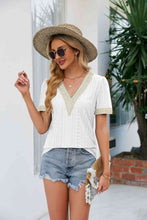 Load image into Gallery viewer, Contrast V-Neck Puff Sleeve Top