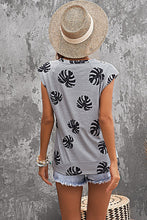Load image into Gallery viewer, Printed Capped Sleeve Round Neck Top
