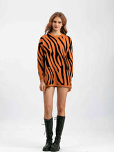 Load image into Gallery viewer, Contrast Round Neck Drop Shoulder Sweater