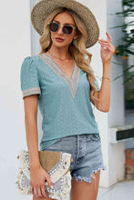 Load image into Gallery viewer, Contrast V-Neck Puff Sleeve Top