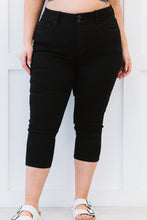 Load image into Gallery viewer, YMI Jeanswear Laura Petite Full Size Double-Button Denim Capris