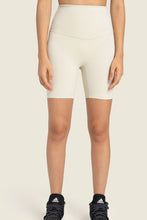 Load image into Gallery viewer, Seamless High-Rise Wide Waistband Biker Shorts