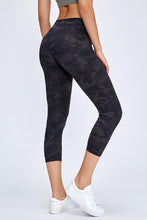 Load image into Gallery viewer, Slim Hip Cropped Leggings