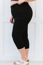 Load image into Gallery viewer, YMI Jeanswear Laura Petite Full Size Double-Button Denim Capris