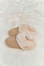 Load image into Gallery viewer, Melody Fluffy Indoor Slippers