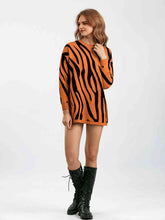 Load image into Gallery viewer, Contrast Round Neck Drop Shoulder Sweater