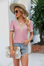 Load image into Gallery viewer, Contrast V-Neck Puff Sleeve Top