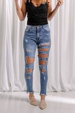 Load image into Gallery viewer, Distressed Raw Hem Skinny Jeans