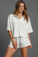Load image into Gallery viewer, Umgee Floral Elastic Waist Jacquard Shorts with Pockets
