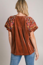 Load image into Gallery viewer, Umgee Velvet Embroidery Short Sleeve Blouse
