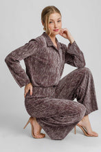 Load image into Gallery viewer, Umgee Side Slit Texture Button Up Shirt
