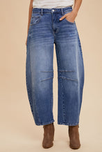 Load image into Gallery viewer, Annie Wear Mid Rise Barrel Leg Jeans with Pockets
