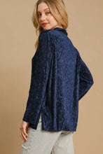 Load image into Gallery viewer, Umgee Side Slit Texture Button Up Shirt
