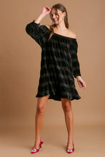 Load image into Gallery viewer, Umgee Off-Shoulder Balloon Sleeve Velvet Mini Dress
