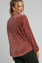 Load image into Gallery viewer, Umgee Animal Print Button Up Velvet Shirt
