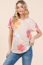 Load image into Gallery viewer, BOMBOM Floral Short Sleeve T-Shirt
