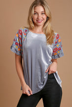 Load image into Gallery viewer, Umgee Velvet Embroidery Short Sleeve Blouse
