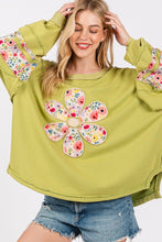 Load image into Gallery viewer, SAGE + FIG Daisy Patch Applique Long Sleeve Sweatshirt
