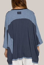 Load image into Gallery viewer, POL High-Low Contrast V-Neck Top
