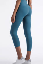 Load image into Gallery viewer, Feel Like Skin Elastic Waistband Cropped Yoga Leggings
