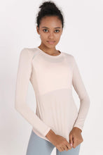 Load image into Gallery viewer, Quick-Dye Curved Hem Sports Top

