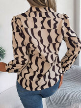 Load image into Gallery viewer, Printed Button Up Long Sleeve Shirt
