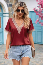 Load image into Gallery viewer, Contrast Trim Short Sleeve Plunge Blouse
