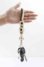 Load image into Gallery viewer, Flower Shape Wristlet Zinc Alloy Closure Macrame Key Chain
