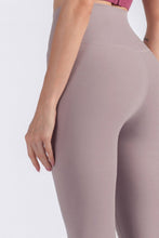 Load image into Gallery viewer, Feel Like Skin Elastic Waistband Cropped Yoga Leggings
