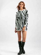 Load image into Gallery viewer, Contrast Round Neck Drop Shoulder Sweater
