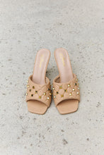 Load image into Gallery viewer, Forever Link Square Toe Quilted Mule Heels in Nude
