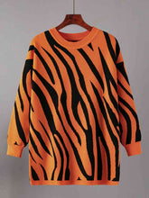 Load image into Gallery viewer, Contrast Round Neck Drop Shoulder Sweater
