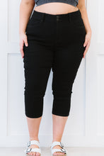 Load image into Gallery viewer, YMI Jeanswear Laura Petite Full Size Double-Button Denim Capris
