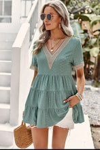 Load image into Gallery viewer, Contrast Short Sleeve Tiered Blouse
