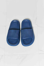 Load image into Gallery viewer, MMShoes Arms Around Me Open Toe Slide in Navy
