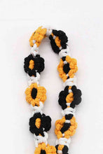 Load image into Gallery viewer, Assorted 4-Piece Macrame Flower Keychain
