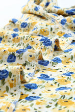 Load image into Gallery viewer, Floral Puff Sleve Keyhole Blouse
